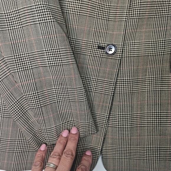 Ann Taylor Women's Plaid Blazer Jacket 3 button closure Wool Brown Size 10 - Picture 2 of 8